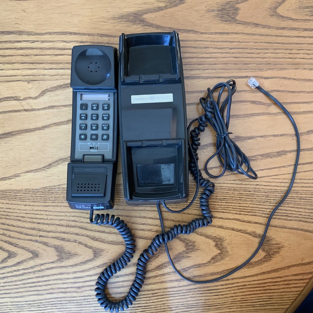 General Electric Corded Wall / Desk Phone - Picture 3 of 7